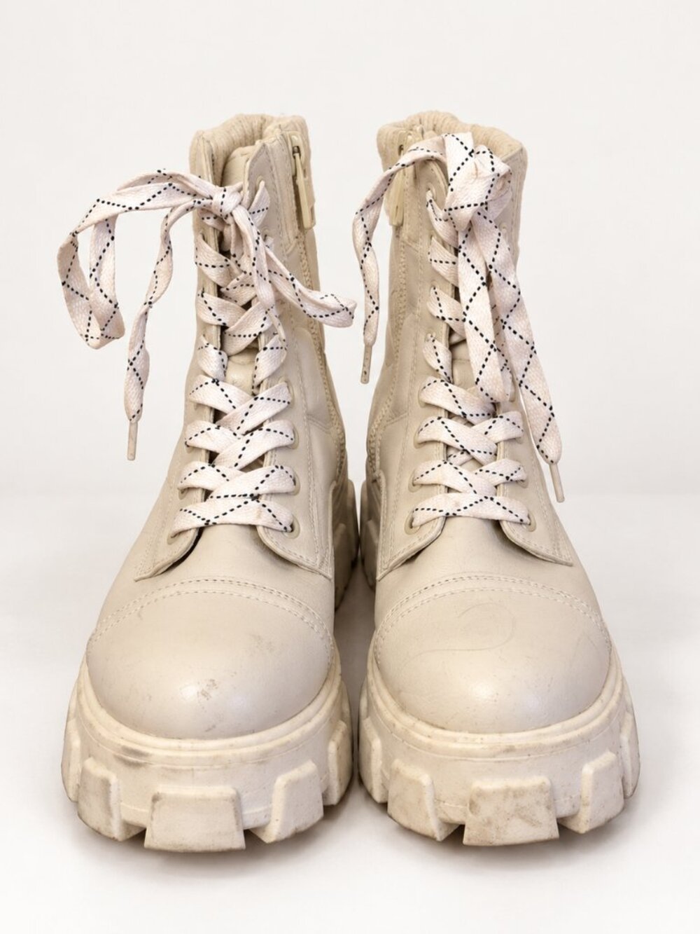 Circus Cream Lace-Up Combat Boots – Chunky Lug Sole – Size 7
